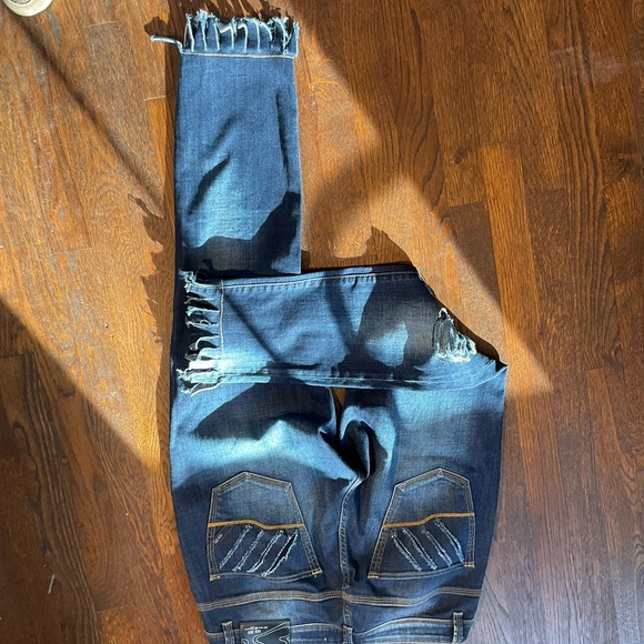 Yes Zee Ladies 31” Cropped Fringed Slim Fit Distressed Blue Jeans Button Closure - Picture 10 of 11